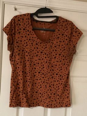 SO Brand Favorite Slim Tee Brown and Black Print Size Large